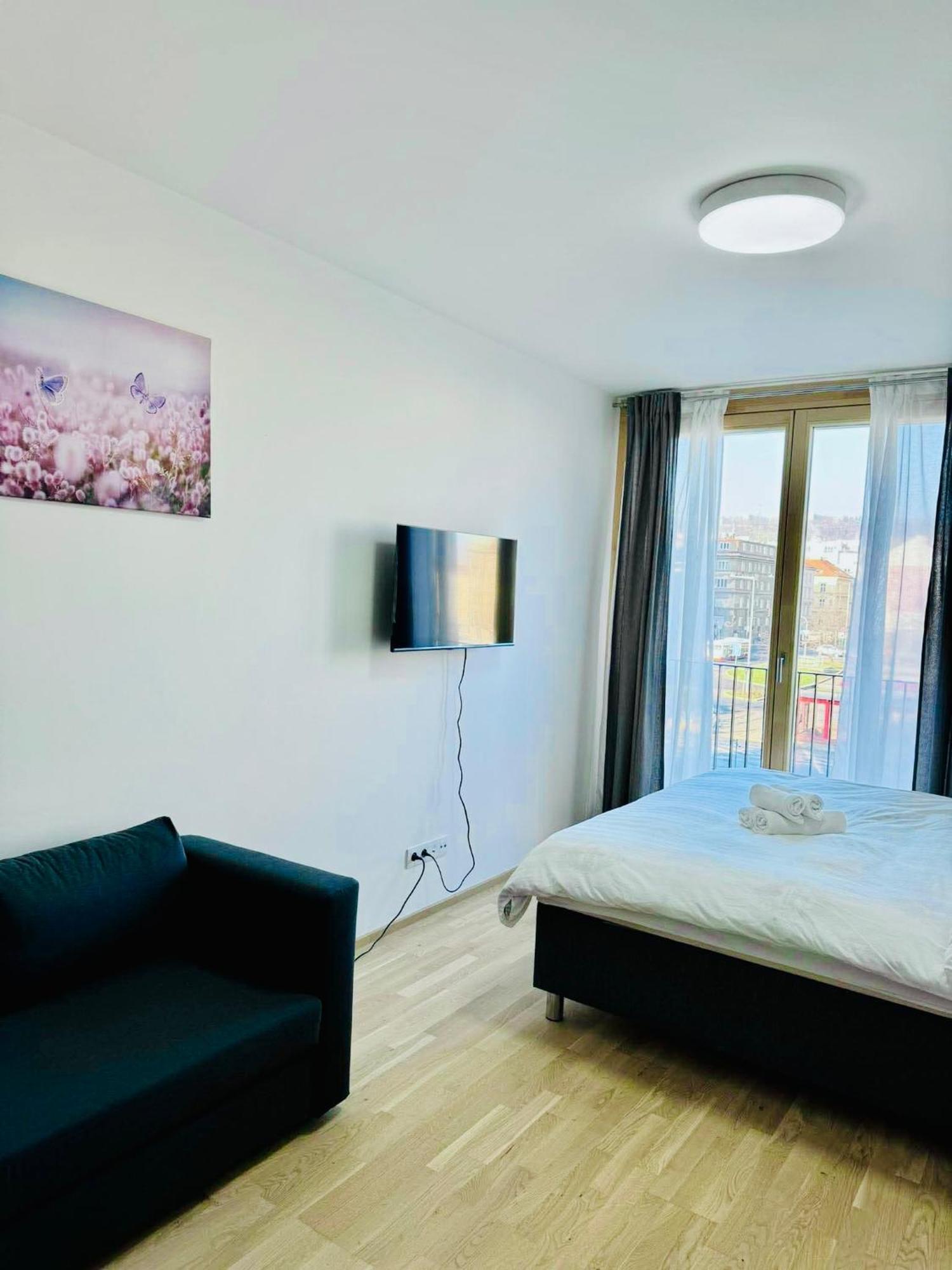 Apartment Nest Center *